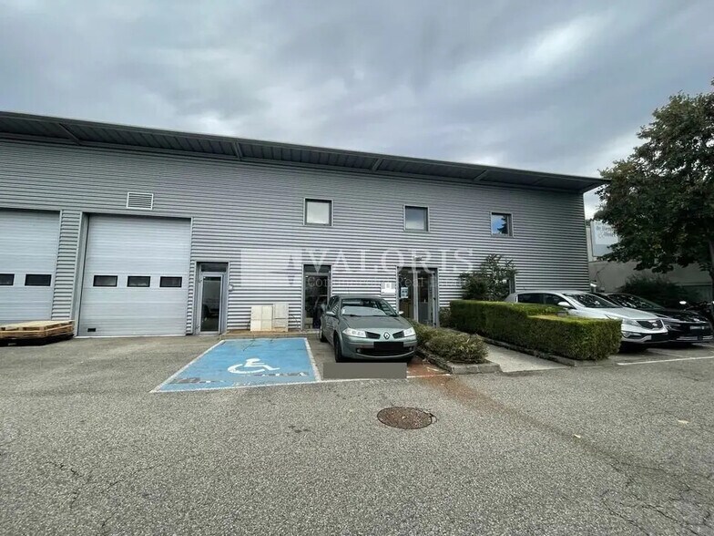 Flex in Lyon for lease - Building Photo - Image 2 of 7