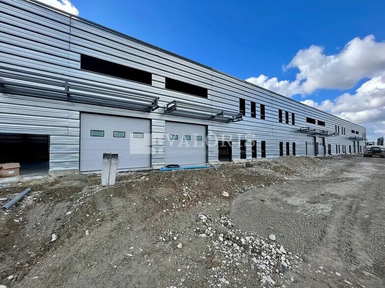 Flex in Bourgoin-Jallieu for lease - Building Photo - Image 3 of 8