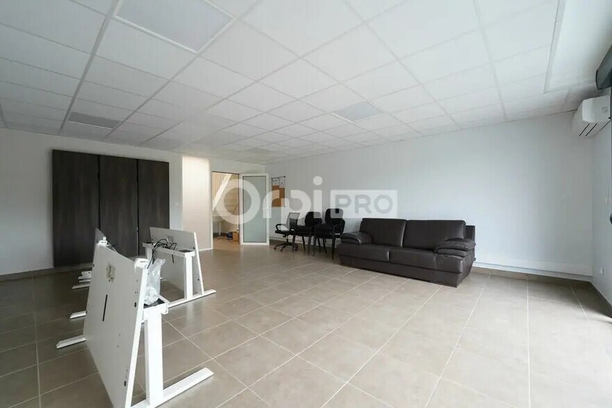 Office in Marcilly-d'Azergues for lease - Building Photo - Image 1 of 5