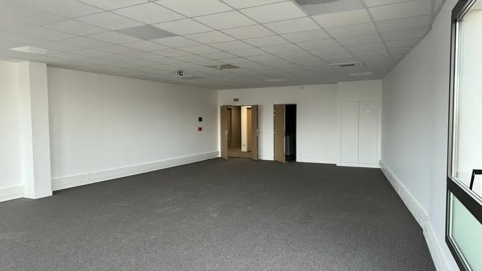 Office in Serris for sale Building Photo- Image 1 of 5