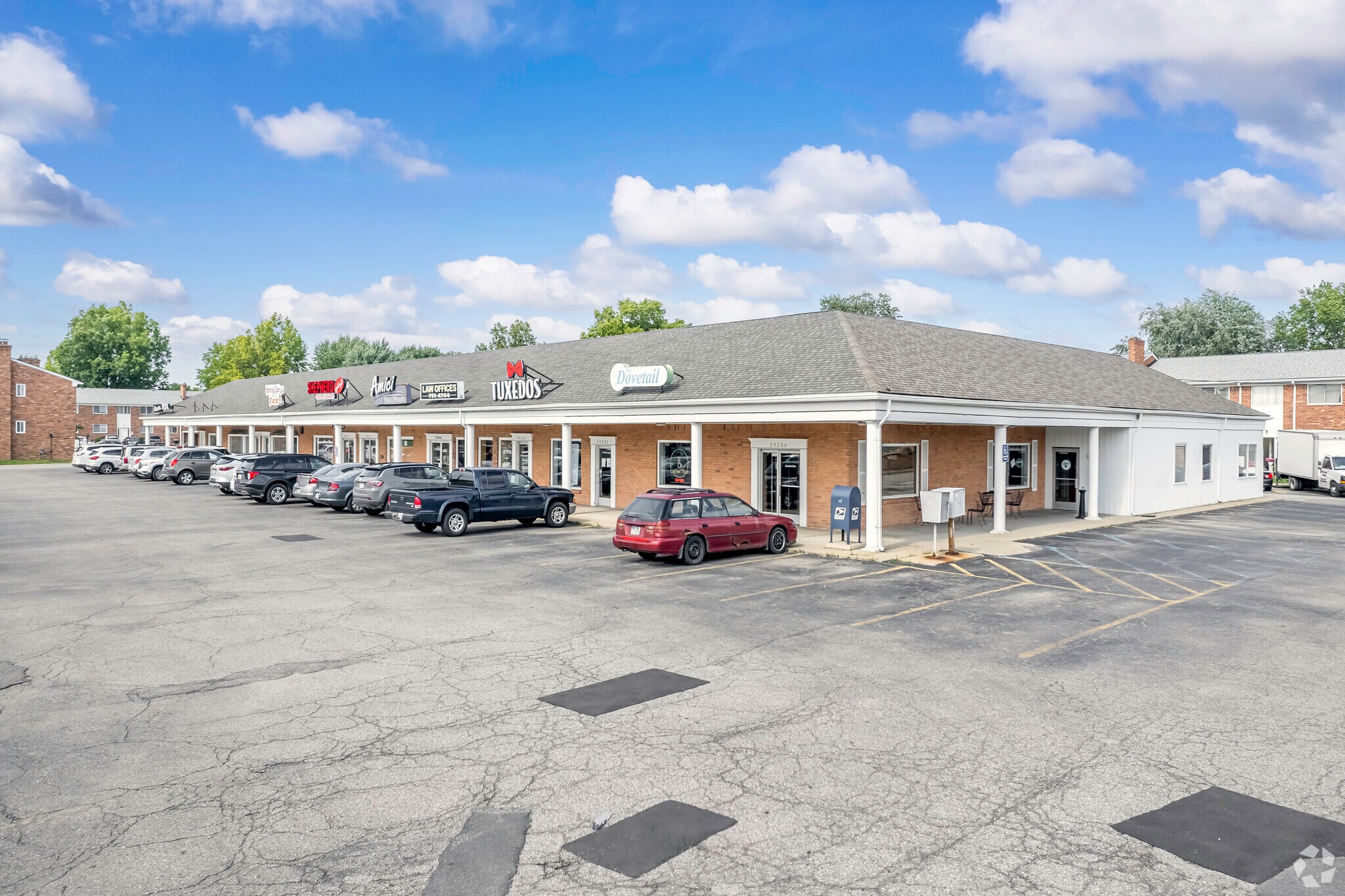 29198-29214 Hoover Rd, Warren, MI for sale Primary Photo- Image 1 of 1