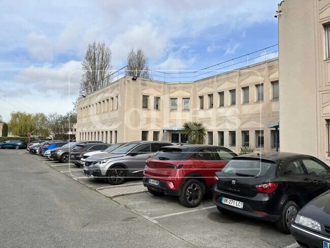 Location Bureaux 255 m² à 648 m²