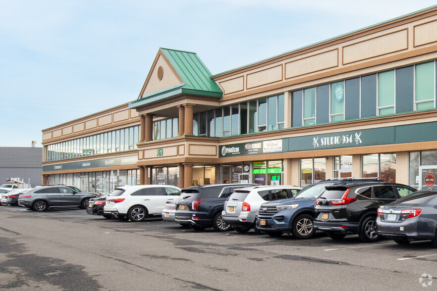 960 S Broadway, Hicksville, NY for lease - Building Photo - Image 2 of 4