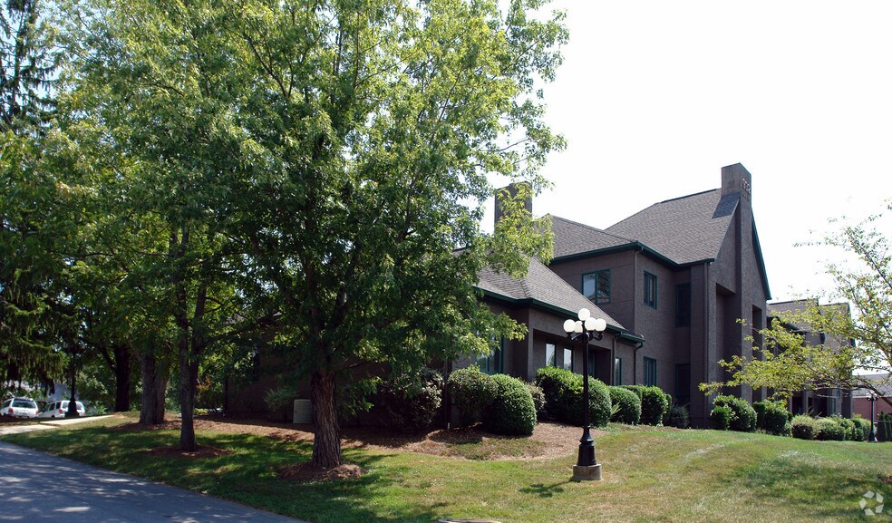 932 Hendersonville Rd, Asheville, NC for lease - Building Photo - Image 2 of 2