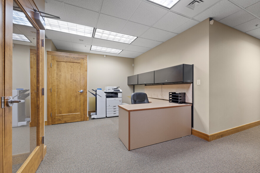 5401 Stone Creek Cir, Loveland, CO for lease - Building Photo - Image 3 of 15