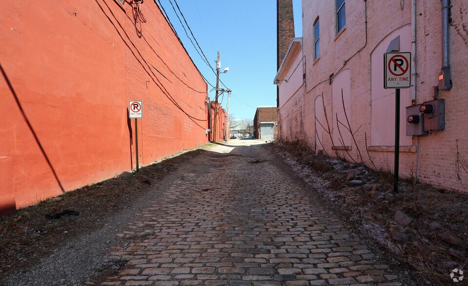 72 Old Granite St, Manchester, NH for sale - Building Photo - Image 2 of 4