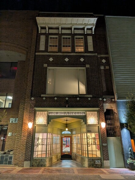 921 Main St, Lynchburg, VA for lease - Building Photo - Image 2 of 20