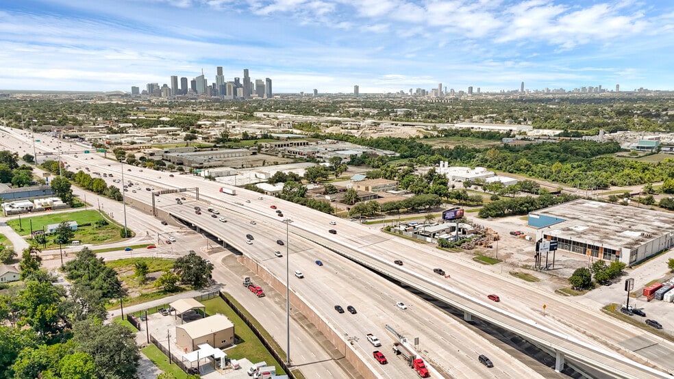 3803 Eastex Fwy, Houston, TX for sale - Building Photo - Image 2 of 15