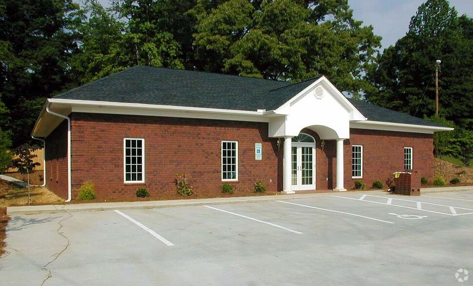 1717 W Innes St, Salisbury, NC for lease - Building Photo - Image 2 of 8