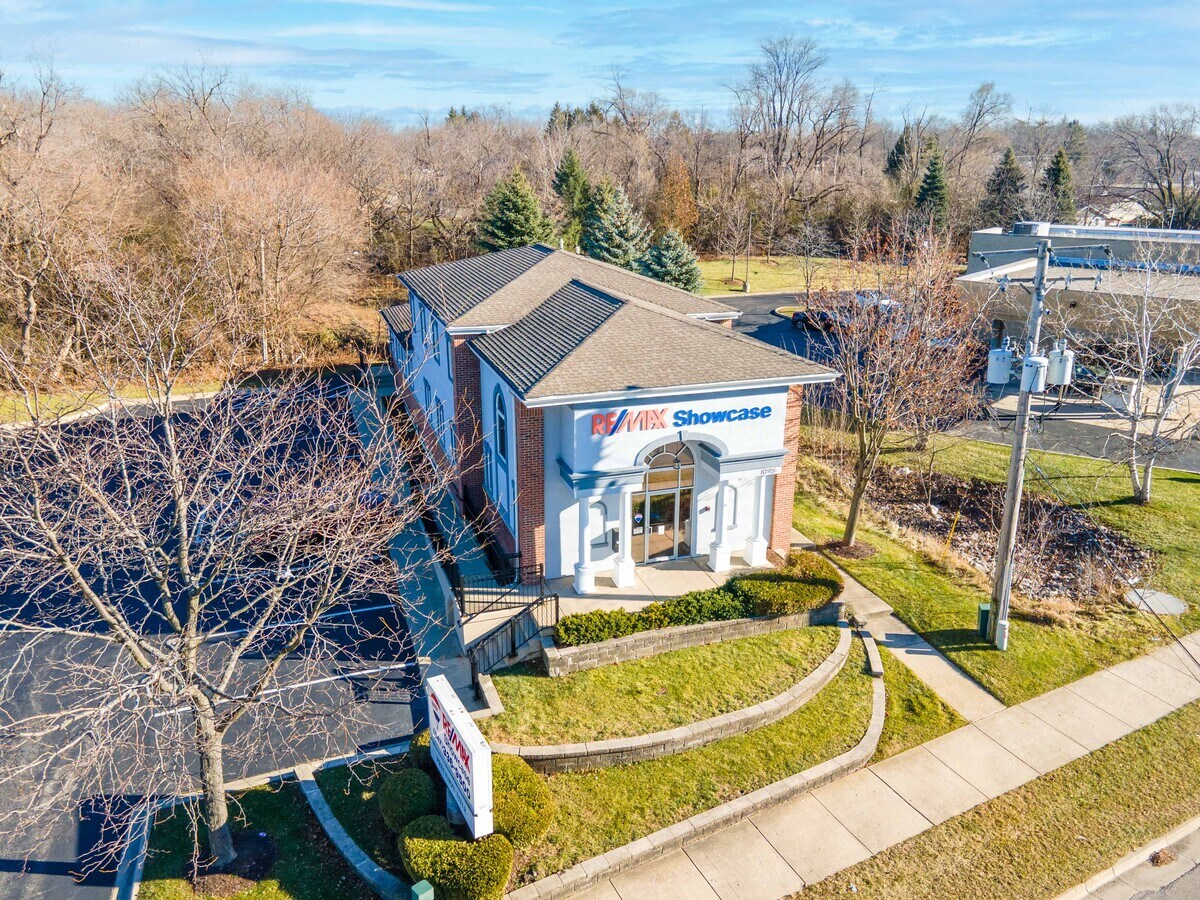 1095 N Green Bay Rd, Waukegan, IL 60085