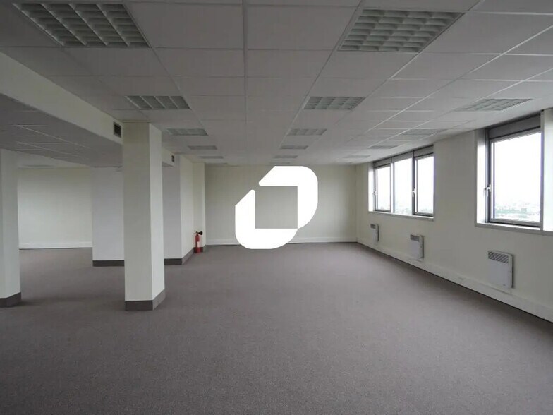 Office in Noisy-le-Grand for lease - Interior Photo - Image 1 of 3