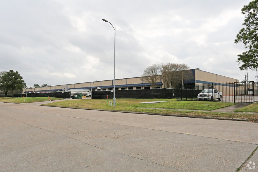 9096 Railwood Dr, Houston, TX for lease - Building Photo - Image 2 of 6