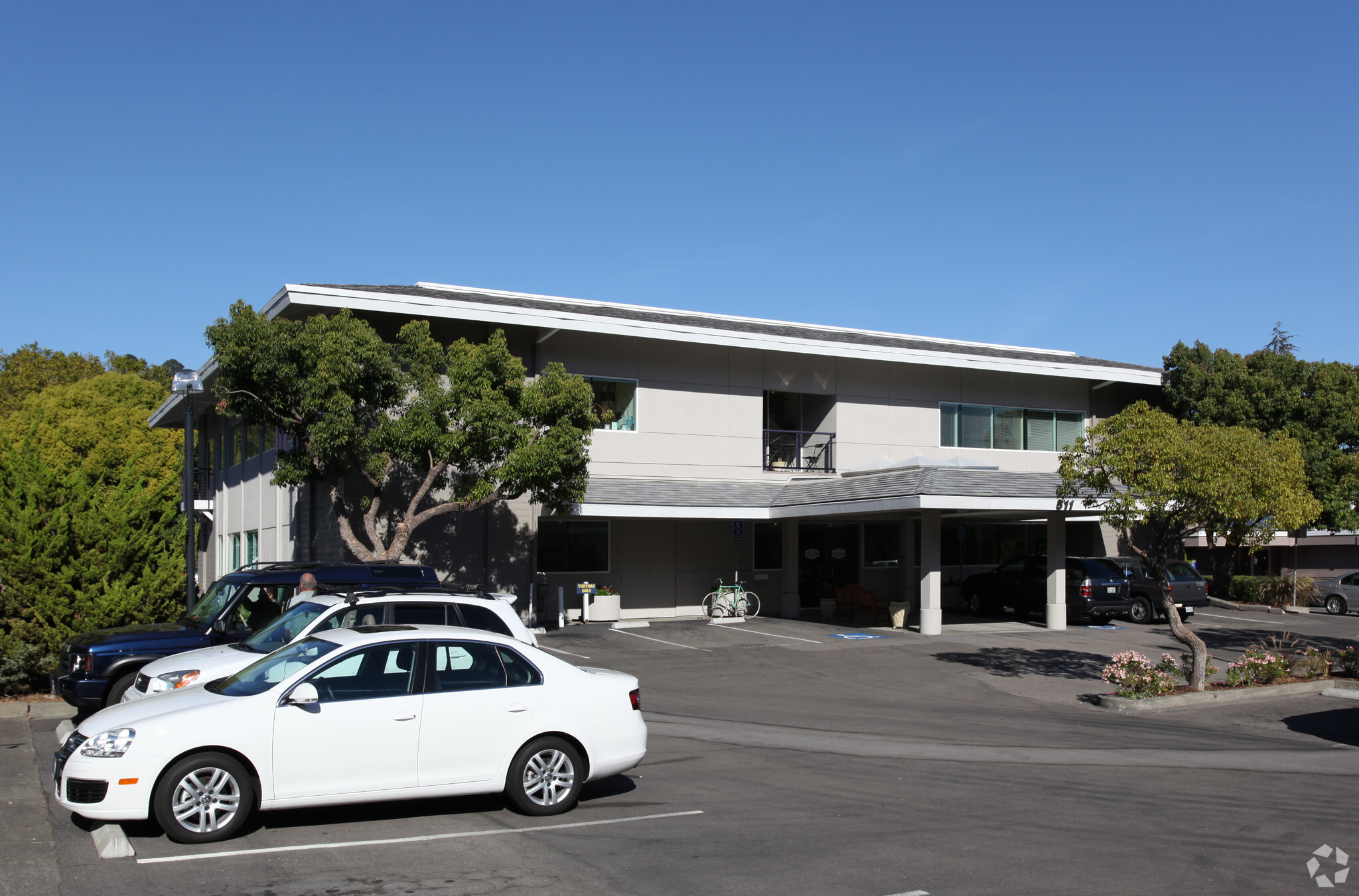 511 Sir Francis Drake Blvd, Greenbrae, CA for lease Primary Photo- Image 1 of 9