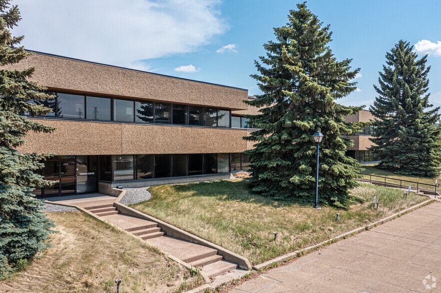 8801-8809 24th St NW, Edmonton, AB for sale - Primary Photo - Image 1 of 1