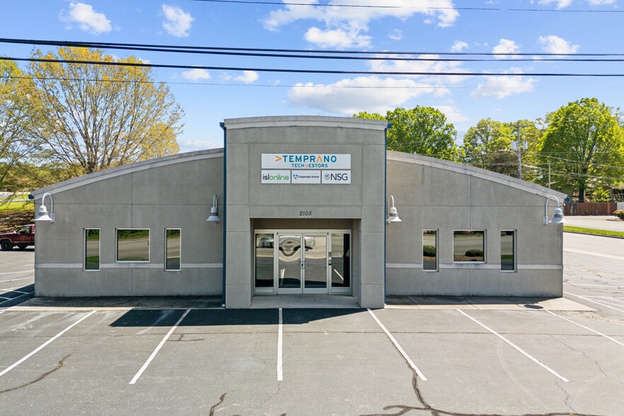 2105 Northwest Blvd, Newton, NC for sale - Building Photo - Image 1 of 30