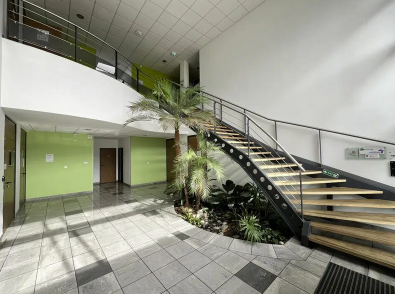 25 Chemin Du Chapitre, Toulouse for lease - Interior Photo - Image 2 of 2