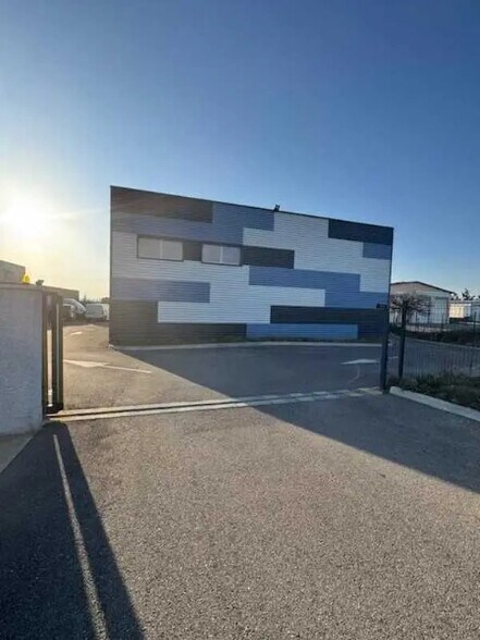 Flex in Dagneux for sale - Building Photo - Image 1 of 7