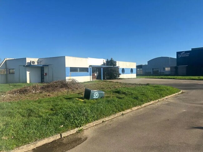 Location Local d'activités 330 m² à 1 232 m²