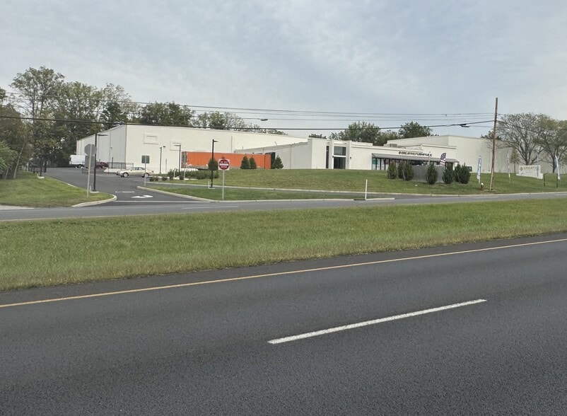 388 US Highway 22 W, Readington, NJ for lease - Building Photo - Image 1 of 4