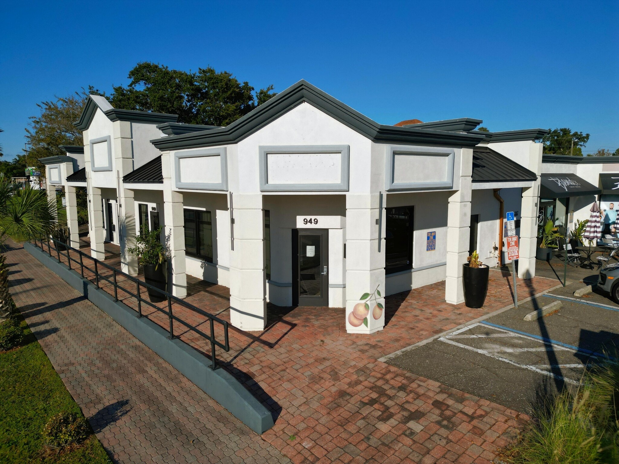 949 Broadway, Dunedin, FL for lease Building Photo- Image 1 of 6