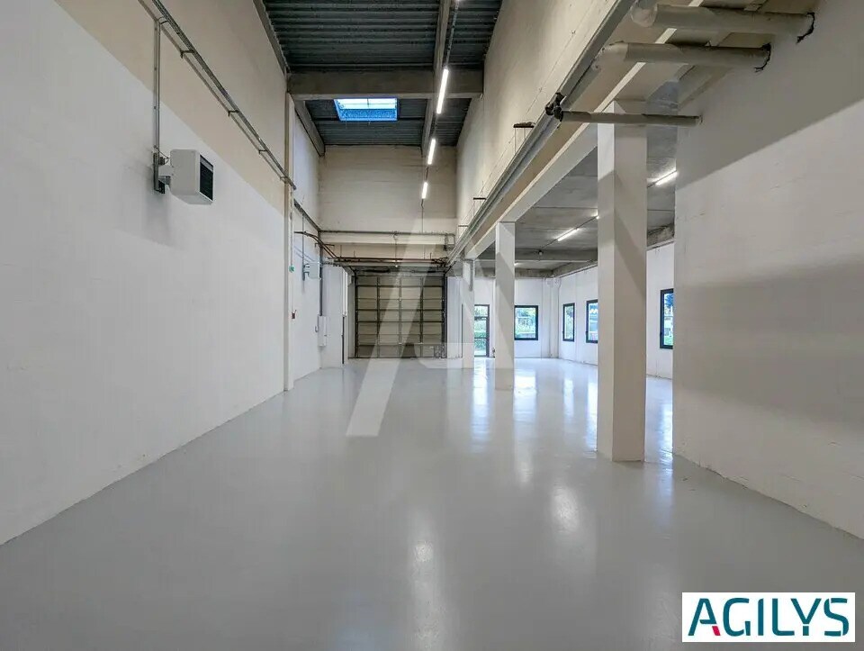 Flex in for lease Interior Photo- Image 1 of 9