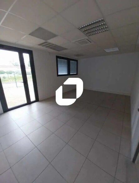 Office in Bruges for lease - Building Photo - Image 3 of 32