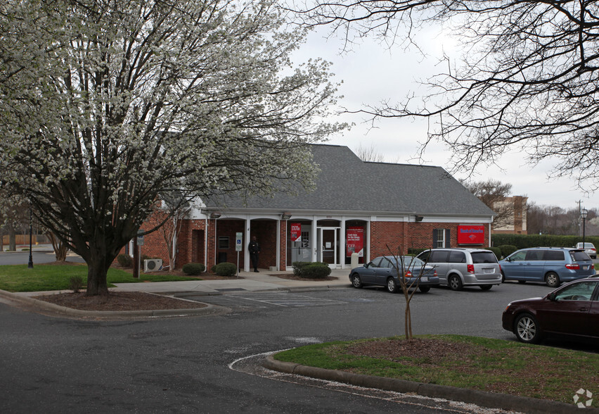 9700 Monroe Rd, Charlotte, NC for lease - Building Photo - Image 2 of 9