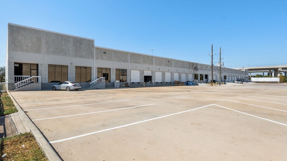 7111 Perimeter Park Dr, Houston, TX for lease - Building Photo - Image 2 of 4