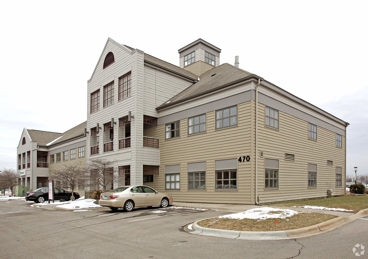 470 W 78th St, Chanhassen, MN 55317