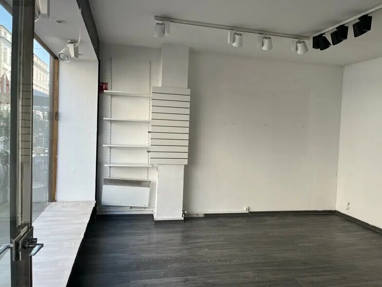 Retail in Nancy for lease - Interior Photo - Image 2 of 7