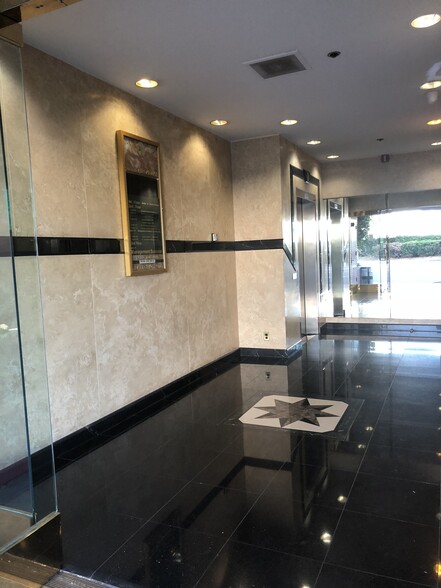 412 W Broadway, Glendale, CA for lease - Lobby - Image 2 of 15