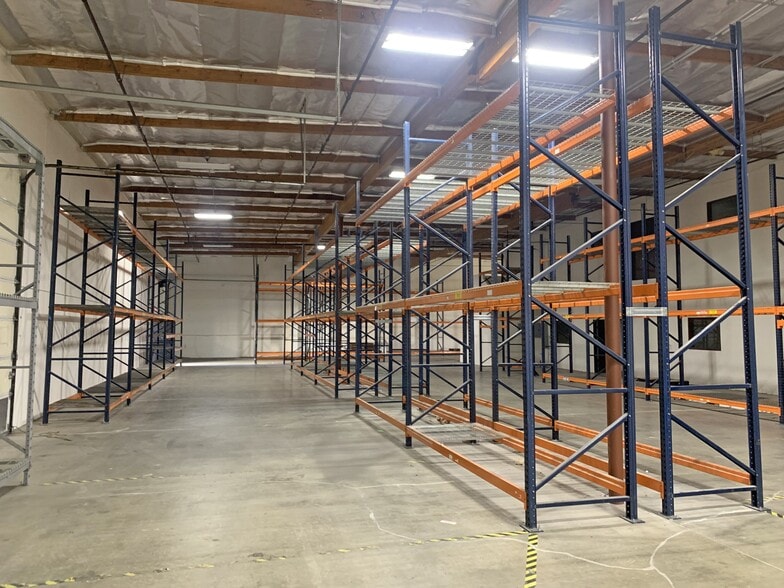 11068 Randall St, Sun Valley, CA for lease - Interior Photo - Image 2 of 2