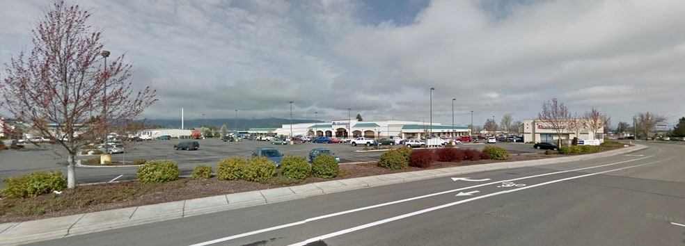 2390 W Main St, Medford, OR for lease - Primary Photo - Image 3 of 4