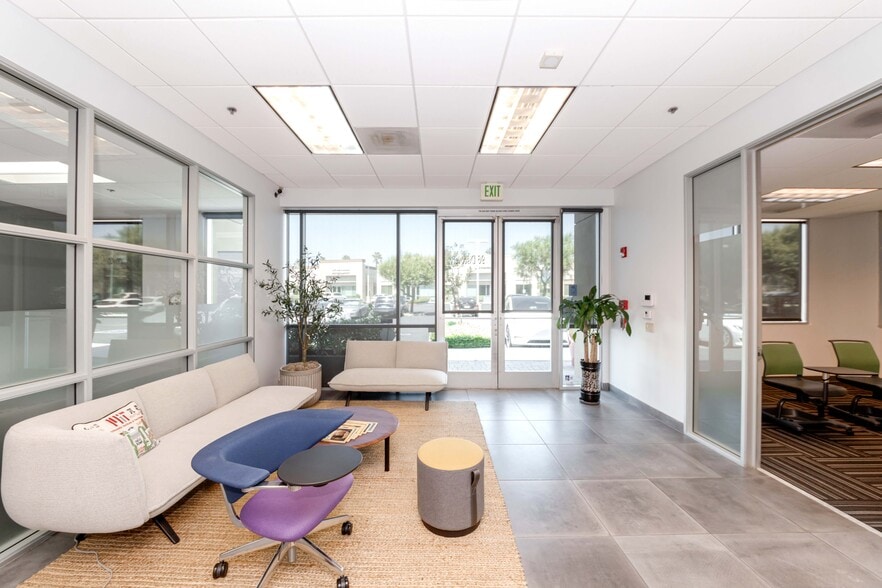 96 Discovery, Irvine, CA for sale - Interior Photo - Image 3 of 12