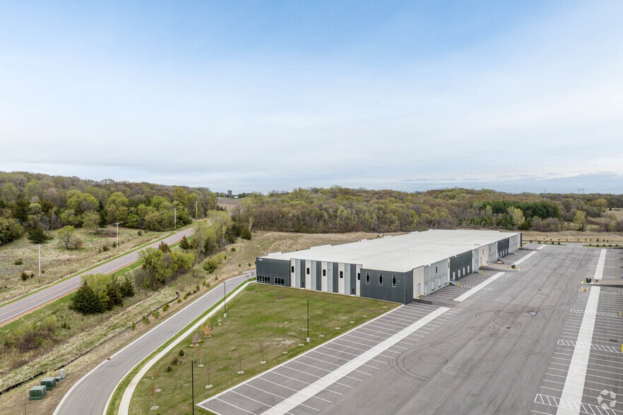 3000 Emery Way, Shakopee, MN for sale - Building Photo - Image 2 of 4