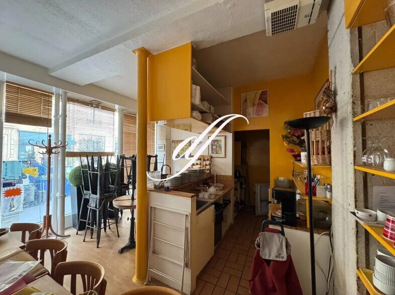 Retail in Paris for lease - Interior Photo - Image 3 of 3