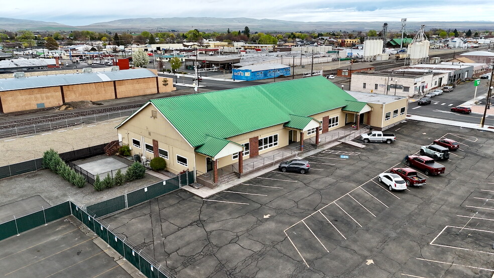 105 S 6th St, Sunnyside, WA for lease - Primary Photo - Image 1 of 6