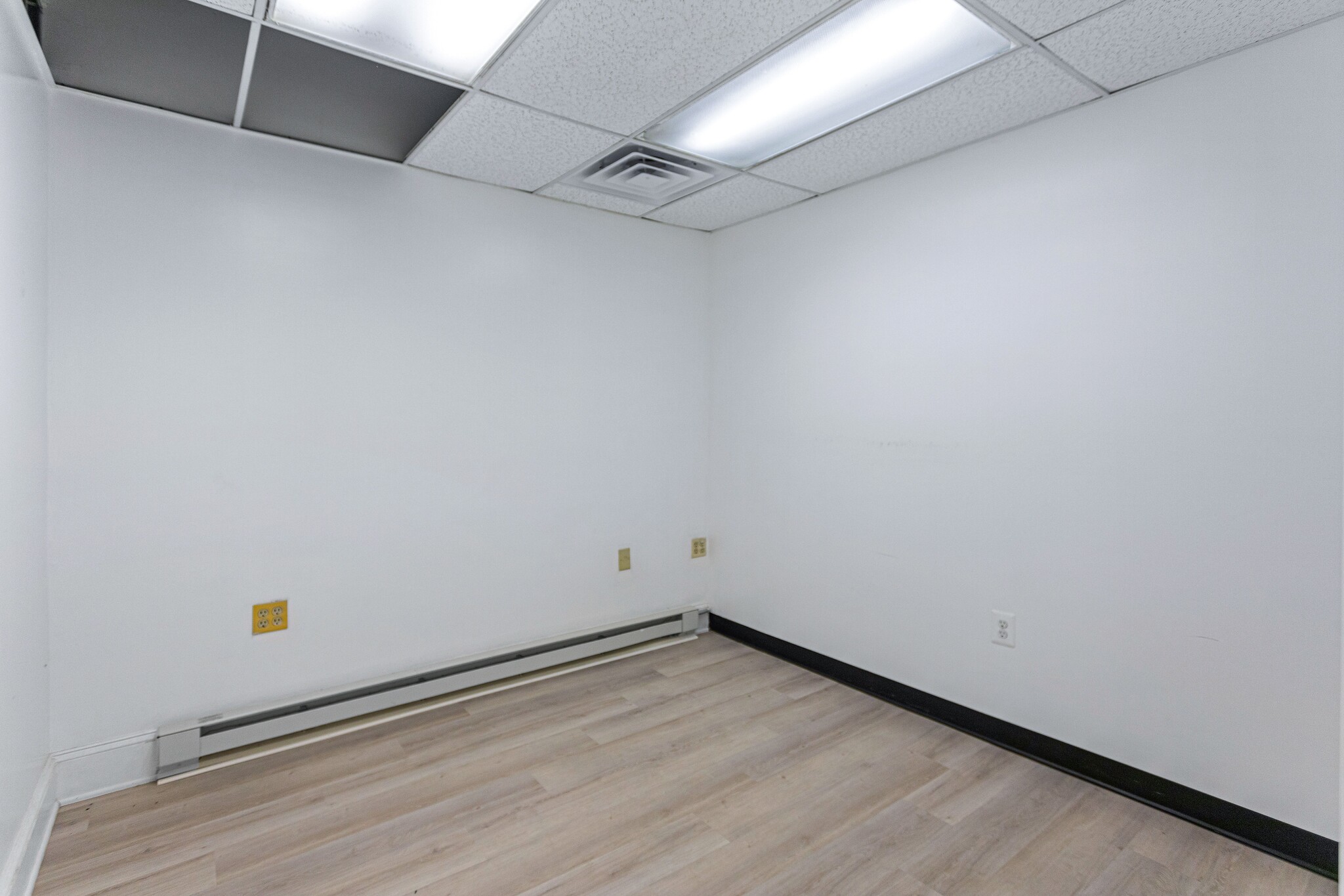 2125-2129 Maryland Ave, Baltimore, MD for lease Interior Photo- Image 1 of 1