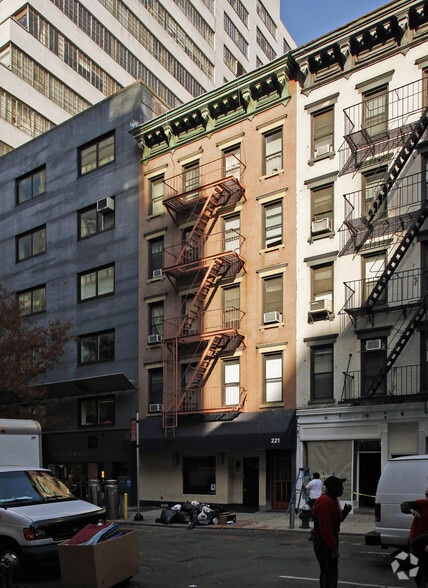 221 E 58th St, New York, NY for sale - Primary Photo - Image 1 of 1