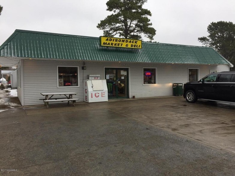 71 Ohio Ave, Queensbury, NY for sale - Primary Photo - Image 1 of 1