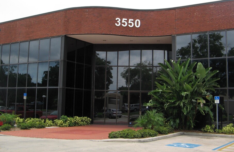 3550 W Waters Ave, Tampa, FL for lease - Building Photo - Image 1 of 2