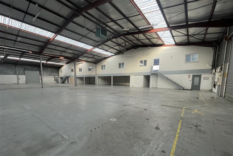 Flex in Saint Soupplets for lease Building Photo- Image 1 of 11