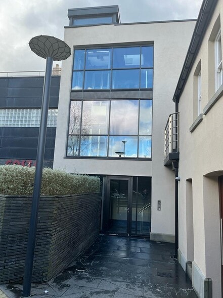 31-37 Caroline St, Bridgend for lease - Building Photo - Image 2 of 3