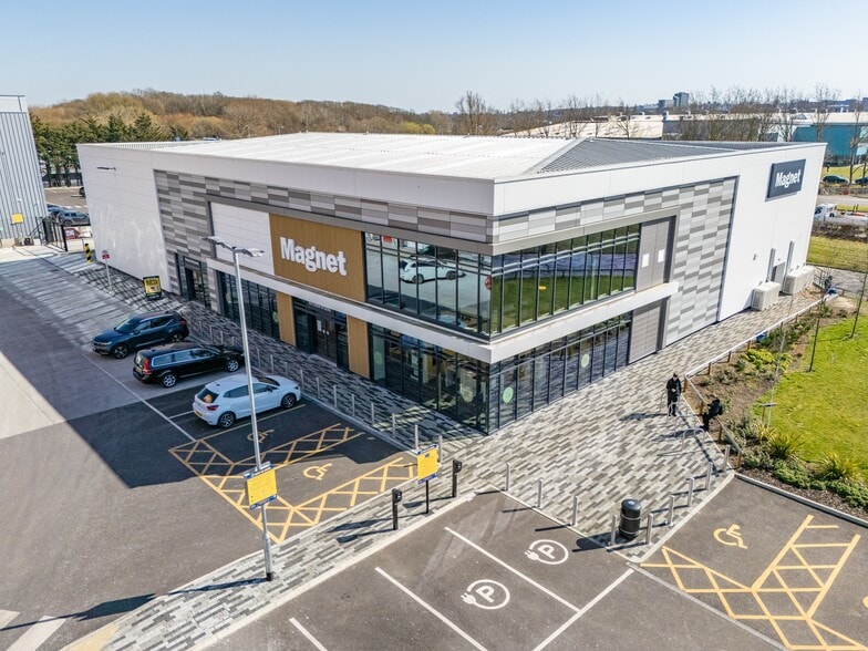 Crompton Close, Basildon for sale - Building Photo - Image 1 of 4