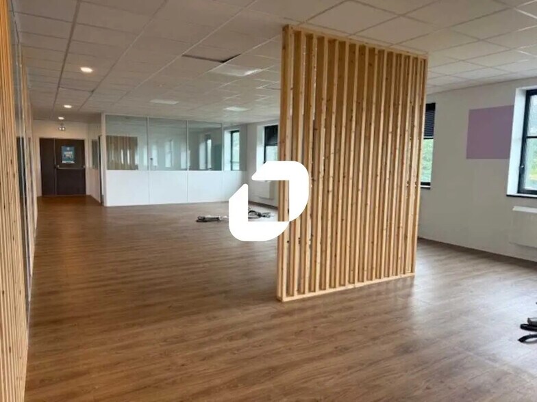 Office in SAINT-OUEN-L'AUMONE for lease - Building Photo - Image 1 of 32