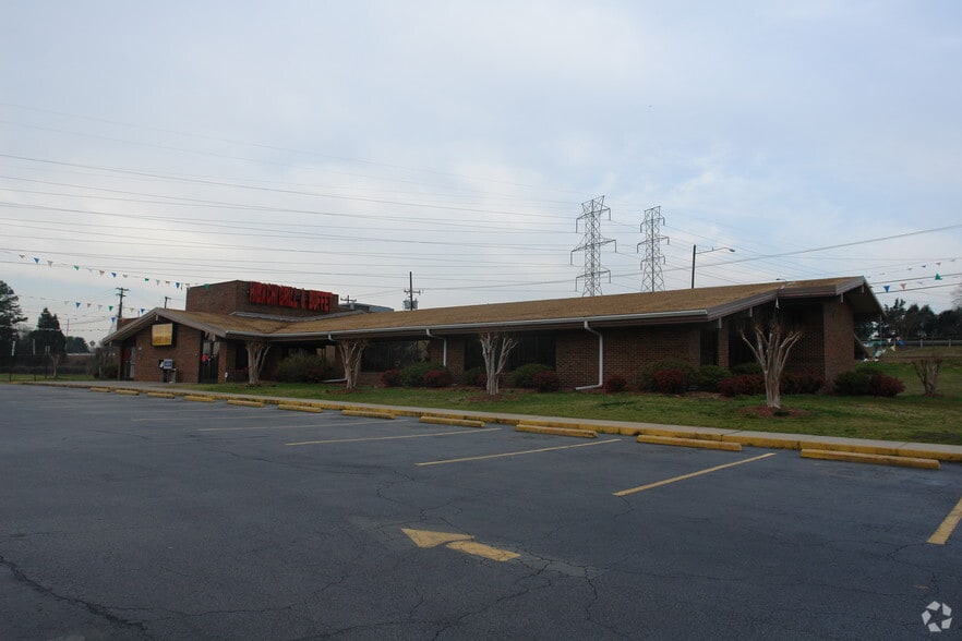 3000 Cloverleaf Pkwy, Kannapolis, NC 28083 Retail for Sale