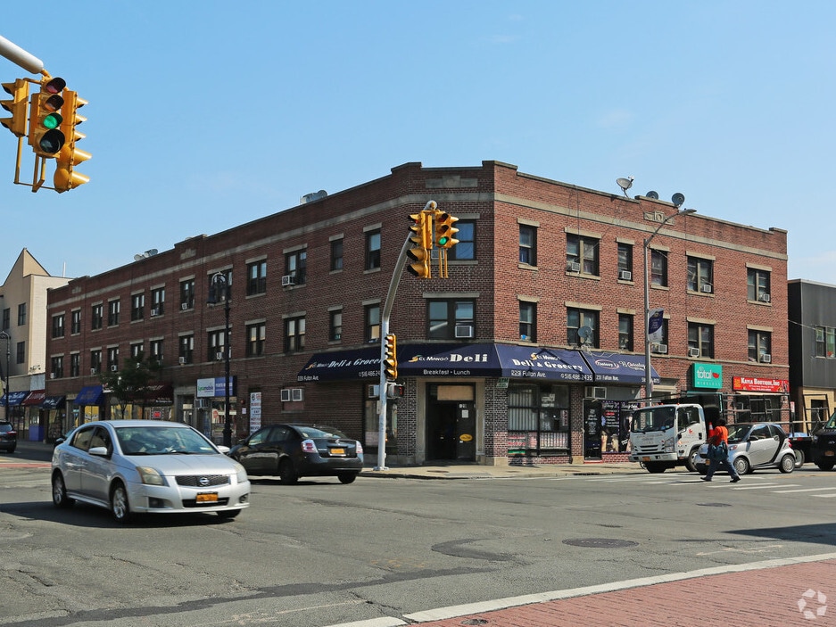 233 Fulton Ave, Hempstead, NY 11550