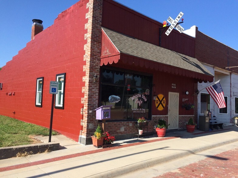 108 E Main St, Mayetta, KS for sale - Primary Photo - Image 1 of 1