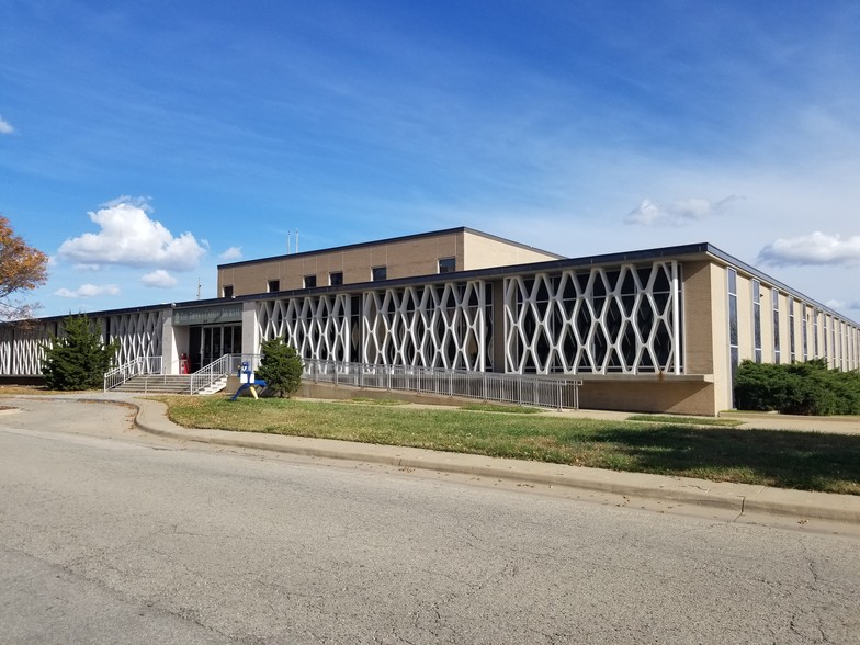 616 SE Jefferson St, Topeka, KS for lease - Building Photo - Image 1 of 15