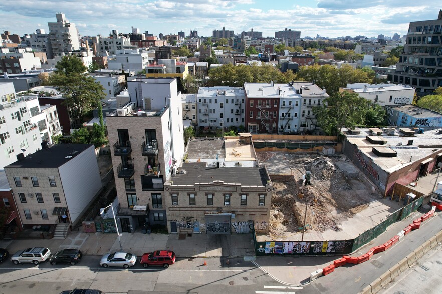 104 Frost St, Brooklyn, NY for sale - Building Photo - Image 1 of 1